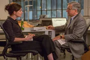 Anne Hathaway (Jules Ostin), Robert De Niro (Ben Whittaker).