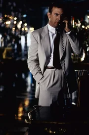 Kevin Costner (Frank Farmer).