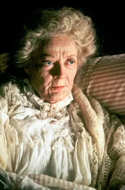 Maggie Smith (Gro&szlig;mutter Wendy).