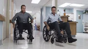 Steve (Alex O'Loughlin, r.) und Danny (Scott Caan, l.) befinden sich im Krankenhaus.