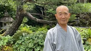 Japan: M&ouml;nch Genbou Nishikawa im Tempelgarten