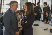 Im Bild: Ben Whittaker (Robert De Niro), Jules Ostin (Anne Hathaway).