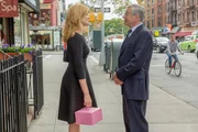 L-R: Fiona (Rene Russo), Ben Whittaker (Robert De Niro).