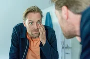 Kai Schmidt (Bernd-Christian Althoff) merkt, dass etwas mit ihm nicht stimmt. Wenig sp&auml;ter ist er tot.