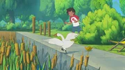 Josefine will helfen: Ein Schwan - unter den M&uuml;ggeldorfer Tieren auch bekannt als Hokuspokus - steckt mit seinem Kopf in einem Pappbecher fest und hat die Orientierung verloren. &Auml;hnlich geht es auch Schildkr&ouml;te T&ouml;rtel. Eigentlich wollte er Hokuspokus beruhigen, doch jetzt braucht er wohl selbst Unterst&uuml;tzung.