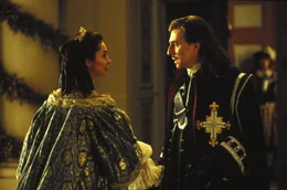 Queen Anne (Anne Parillaud), D'Artagnan (Gabriel Byrne)