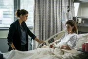 Maggie Bell (Missy Peregrym, l.); Hailey Nuriyev (Ili Ray, r.) Maggie Bell (Missy Peregrym, l.); Hailey Nuriyev (Ili Ray, r.)