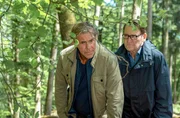 Die Kommissare Finn Kiesewetter (Sven Martinek, l.) und Lars Englen (Ingo Naujoks, r.) werden zu einem ungew&ouml;hnlichen Tatort gerufen.