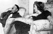 Adolf Hitler und Eva Braun im Berghof in Bayern, ca. 1936 Adolf Hitler und Eva Braun im Berghof in Bayern, ca. 1936