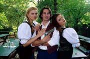 Nachdem der Wirt eines Lokals ermordet worden ist, fällt der Verdacht zunächst auf seine Frau Helga (Christine Neubauer, r.) und seine Schwägerin Gerda (Veronica Ferres, l.), mit der der Tote ein Affäre hatte. Kommissar Moser (Tobias Moretti, M.) ermittelt ... Nachdem der Wirt eines Lokals ermordet worden ist, fällt der Verdacht zunächst auf seine Frau Helga (Christine Neubauer, r.) und seine Schwägerin Gerda (Veronica Ferres, l.), mit der der Tote ein Affäre hatte. Kommissar Moser (Tobias Moretti, M.) ermittelt ...