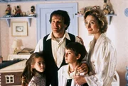 Amber Scott (Maggie Banning), Robin Williams (Peter Banning / Peter Pan), Charlie Korsmo (Jack 'Jackie' Banning), Caroline Goodall (Moira Banning).