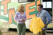 Cheryl Hines (Jamie Munro), Robin Williams (Bob Munro).
