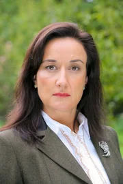 Anneliese Klausberger (Sabine Oberhorner).