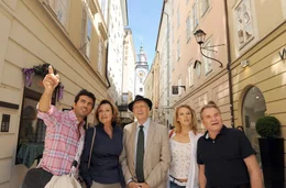 (v.li.): Alexander (Mike Galeli), Julia (Gila Von Weitershausen), Arthur (Ernst Stankovski), Emma (Eva-Maria Grein von Friedl), Toni (Fritz Wepper).