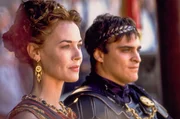 Lucilla (Connie Nielsen), Commodus (Joaquin Phoenix).