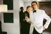 Eine nationale Katastrophe beschert dem bisher eher bedeutungslosen Geheimagenten Johnny English (Rowan Atkinson) pl&ouml;tzlich schnelle Autos, die neuesten Hi-Tech Gadgets und Geheiminformationen allererster G&uuml;te ...