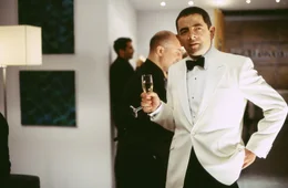 Eine nationale Katastrophe beschert dem bisher eher bedeutungslosen Geheimagenten Johnny English (Rowan Atkinson) pl&ouml;tzlich schnelle Autos, die neuesten Hi-Tech Gadgets und Geheiminformationen allererster G&uuml;te ...