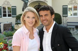 Emma (Eva-Maria Grein von Friedl), Alexander (Mike Galeli).