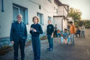 v.li.: Moritz Eisner (Harald Krassnitzer), Bibi Fellner (Adele Neuhauser), Simon Rechnik (Augustin Groz), Mo Mohammed Essa (Renas Hussin), Levi Hubner (Christoph Lackner-Zinner), Araz Barzani (Emre Cakir), Oki Okotho Sialo (Yacouba Diabate), Femi Olaifa (Ayo Aloba), Leon Prammer (Tristan Witzel).