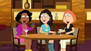 An ihrem M&auml;delsabend machen sich Donna (l.), Bonnie (M.) und Lois (r.) einen Spa&szlig; daraus, ihren M&auml;nner einem Telefonstreich zu spielen - doch f&uuml;r Peter wird aus dem Scherz schnell Ernst ...