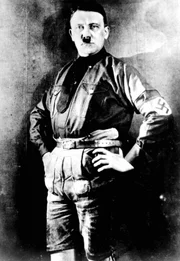 Adolf Hitler (1889-1945) in einer Schusssicheren Weste, ca. 1925  +++