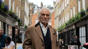 Terence Stamp (wei&szlig;haariger Gentleman).