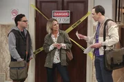 (v.l.n.r.) Leonard (Johnny Galecki), Penny (Kaley Cuoco) und Sheldon (Jim Parsons)