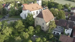 Das Pfarrhaus in Kitzingen-Hoheim ist die Heimat f&uuml;r eine Kolonie Grauer Langohren, eine Langohrfledermaus-Art.