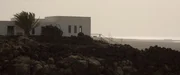 Das Ferienhaus der Familie Maibaum auf Lanzarote bei Tag.