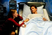 Auf einer besonders anspruchsvollen Route verungl&uuml;ckt Marks Kletterfreund Tom schwer. Nicht nur Tom und seine Lebensgef&auml;hrtin Franziska m&uuml;ssen ihre Lebensplanung neu &uuml;berdenken, sondern auch Mark muss sich einer ver&auml;nderten Realit&auml;t stellen. Eine Geschichte &uuml;ber Freundschaft, Schuld und Verantwortung. Im Bild: Jana Klinge (Franziska), Stephan Luca (Tom).