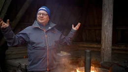 Der Finne liebt die Einsamkeit: Fischer Juha Aitta trinkt aber auch gern mal einen gemeinsamen Kaffee am Lagerfeuer.