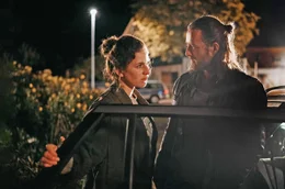 Auf die Wiederbegegnung mit Ralf (Maximilian Klas) h&auml;tte Anita (Lou Strenger) verzichten k&ouml;nnen.; ARD/SWR WER OHNE SCHULD IST, "Fernsehfilm, Deutschland 2024", am Mittwoch (23.10.24) um 20:15 Uhr im ERSTEN. Auf die Wiederbegegnung mit Ralf (Maximilian Klas) h&auml;tte Anita (Lou Strenger) verzichten k&ouml;nnen. &copy; SWR/Anita Kr&auml;mer, honorarfrei - Verwendung gem&auml;&szlig; der AGB im engen inhaltlichen, redaktionellen Zusammenhang mit genannter SWR-Sendung und bei Nennung "Bild: SWR/Anita Kr&auml;mer" (S2). SWR Presse/Bildkommunikation, Baden-Baden, Tel: 07221/929-22202, foto@swr.de.