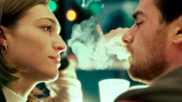 Isabella (Antonia Moretti) verzeiht Paul (Aaron Hilmer) immer wieder.; ARD/SWR WER OHNE SCHULD IST, "Fernsehfilm, Deutschland 2024", am Mittwoch (23.10.24) um 20:15 Uhr im ERSTEN. Isabella (Antonia Moretti) verzeiht Paul (Aaron Hilmer) immer wieder. &copy; SWR, honorarfrei - Verwendung gem&auml;&szlig; der AGB im engen inhaltlichen, redaktionellen Zusammenhang mit genannter SWR-Sendung und bei Nennung "Bild: SWR" (S2). SWR Presse/Bildkommunikation, Baden-Baden, Tel: 07221/929-22202, foto@swr.de.