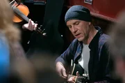 Max (G&ouml;tz Schubert) spielt im Pub