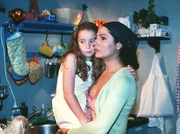 Die allein erziehende Pia Brandt (Simone Thomalla) hat einigen Stress mit ihrer j&uuml;ngsten Tochter Lea (Pamela Marquard).