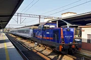 Diesellok SU42 im Bahnhof von Pila