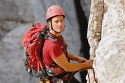 Auf einer besonders anspruchsvollen Route verungl&uuml;ckt Marks Kletterfreund Tom schwer. Nicht nur Tom und seine Lebensgef&auml;hrtin Franziska m&uuml;ssen ihre Lebensplanung neu &uuml;berdenken, sondern auch Mark muss sich einer ver&auml;nderten Realit&auml;t stellen. Eine Geschichte &uuml;ber Freundschaft, Schuld und Verantwortung. Im Bild: Stephan Luca (Tom).
