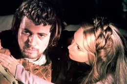 Macbeth (Jon Finch) will mit allen Mitteln den K&ouml;nigstitel erringen, unterst&uuml;tzt von seiner Frau Lady Macbeth (Francesca Annis).