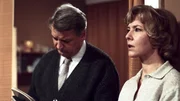 Heitere und ernste Alltagsgeschichten der Bewohner eines typischen DDR-Mietshauses. Famili&auml;re Ereignisse, berufliche Konflikte und Erziehungsprobleme markieren die unterschiedlichen Haltungen und Lebensvorstellungen. Hochkar&auml;tig besetzt mit Erwin Geschonneck, Horst Drinda, Annekathrin B&uuml;rger, Peter Reusse, Barbara Dittus und Walfriede Schmitt u.a. - Wolfgang Arnold (Horst Drinda) und Helga Arnold (Annekathrin B&uuml;rger).