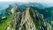 Die Lechtaler Alpen beeindrucken mit ihrer abwechslungsreichen Landschaft, ihrer vielf&auml;ltigen Flora und Fauna sowie mit zahlreichen Naturjuwelen. Im Bild: K&ouml;llenspitze Tannheimer Berge.