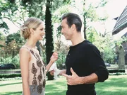 Die verw&ouml;hnte Patrizia (Tina Bordihn) will den charmanten Landschaftsarchitekten Philip (Hannes Jaenicke) heiraten.