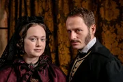 Victoria (Franziska Singer) und Albert (Dominic Oley).