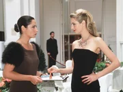 Die "Zicke" Patrizia (Tina Bordihn, rechts) l&auml;sst keine Gelegenheit aus, um Pia (Simona Thomalla) das Leben schwer zu machen.