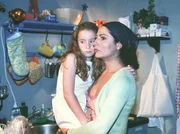 Die allein erziehende Pia Brandt (Simone Thomalla) hat einigen Stress mit ihrer j&uuml;ngsten Tochter Lea (Pamela Marquard).