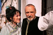 The Venice Project. Im Bild: Lucia Hwong, Dennis Hopper.