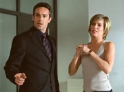 hr-fernsehen DAS BISSCHEN HAUSHALT, Spielfilm, Deutschland 2003, Regie: Sharon von Wietersheim, am Samstag (01.10.11) um 13:00 Uhr. Irina (Valerie Niehaus) muss ihrem fr&uuml;her als erwartet nach Hause gekommenen Mann Reinhard (Gedeon Burkhard) einiges erkl&auml;ren.