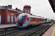 Ein Dieseltriebwagen des Typs Link aus der Eisenbahnfabrik Pesa in Bromberg