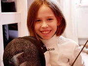 Ella ist zehn Jahre alt und kommt aus Leipzig. Sie geht leidenschaftlich gern zum Fechten.