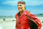 Auch der Kulissenmaler Rudy Cox (Jack Pallance) wohnt in dem heruntergekommenen Motel von Brenda.