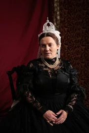 Victoria (Gisela Salcher).